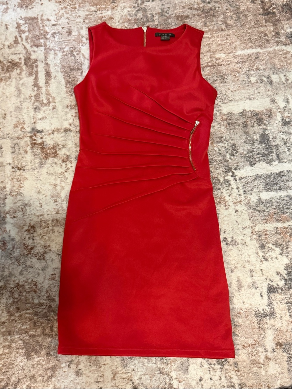 Suzy Shier Red Sleeveless Mini Dress with Radiant Pleat and Zip Detail